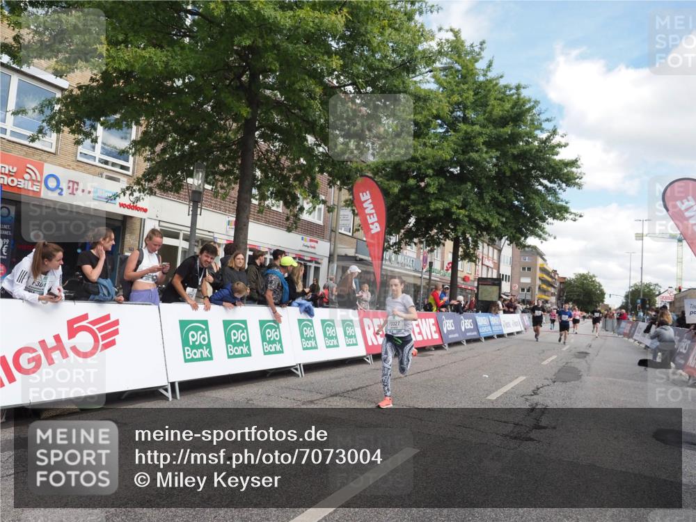 15.09.2024 - PSD Bank Halbmarathon Miley Keyser http://msf.ph/oto/7073004 15.09.2024 12:28:14 Ziel 1858, 2322, 2439, 2441, 3017, 3073, 3121, 3327 meine-sportfotos.de