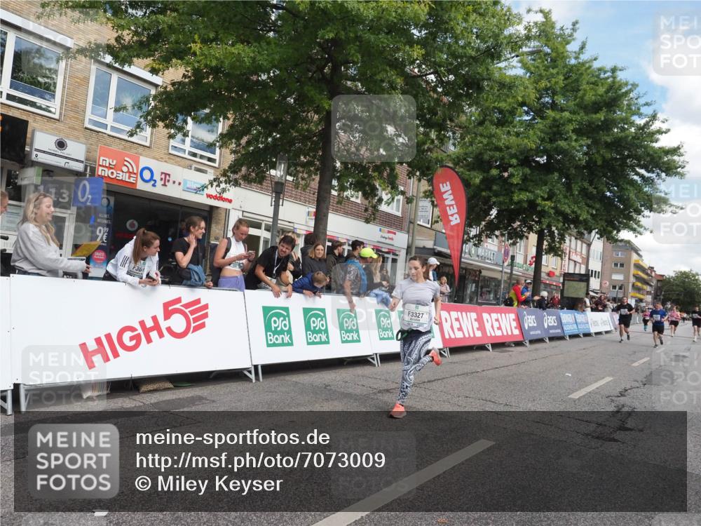 15.09.2024 - PSD Bank Halbmarathon Miley Keyser http://msf.ph/oto/7073009 15.09.2024 12:28:15 Ziel 1858, 2322, 2439, 2441, 3017, 3073, 3121, 3327 meine-sportfotos.de