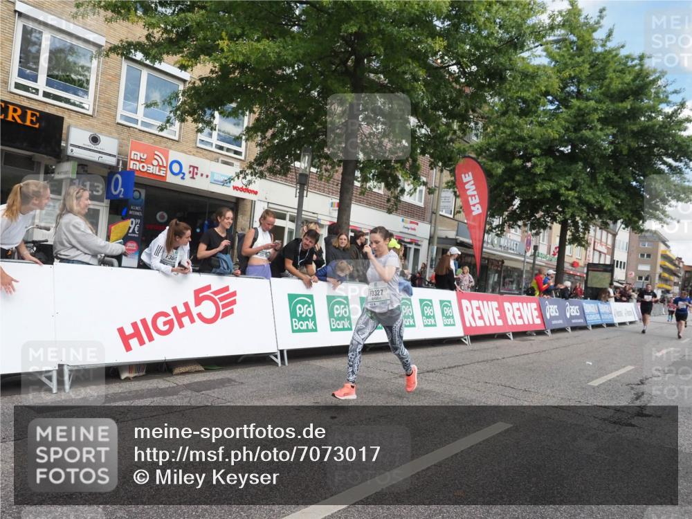 15.09.2024 - PSD Bank Halbmarathon Miley Keyser http://msf.ph/oto/7073017 15.09.2024 12:28:15 Ziel 1858, 2322, 2439, 2441, 3017, 3073, 3121, 3327 meine-sportfotos.de