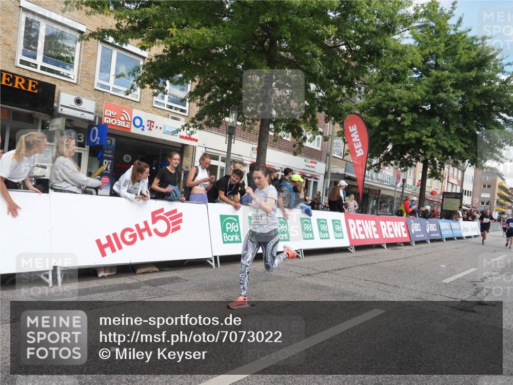 15.09.2024 - PSD Bank Halbmarathon Miley Keyser http://msf.ph/oto/7073022 15.09.2024 12:28:15 Ziel 1858, 2322, 2439, 2441, 3017, 3073, 3121, 3327 meine-sportfotos.de