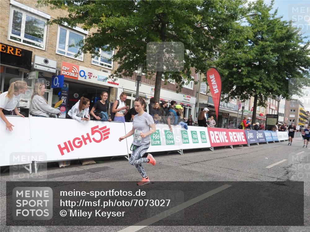 15.09.2024 - PSD Bank Halbmarathon Miley Keyser http://msf.ph/oto/7073027 15.09.2024 12:28:15 Ziel 1858, 2322, 2439, 2441, 3017, 3073, 3121, 3327 meine-sportfotos.de
