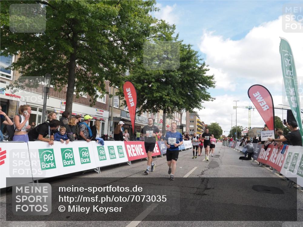 15.09.2024 - PSD Bank Halbmarathon Miley Keyser http://msf.ph/oto/7073035 15.09.2024 12:28:20 Ziel 2322, 2392, 2439, 2441, 3017, 3073, 3121, 3225, 3327 meine-sportfotos.de