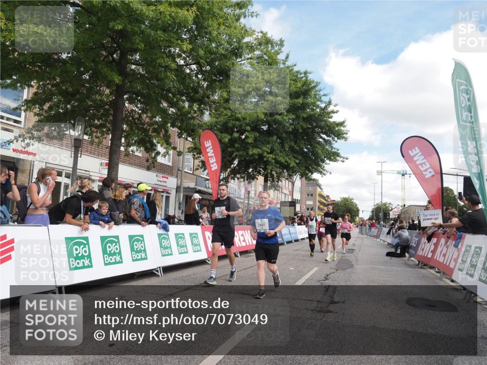 15.09.2024 - PSD Bank Halbmarathon Miley Keyser http://msf.ph/oto/7073049 15.09.2024 12:28:21 Ziel 2322, 2392, 2439, 2441, 3017, 3073, 3121, 3225, 3274, 3327 meine-sportfotos.de