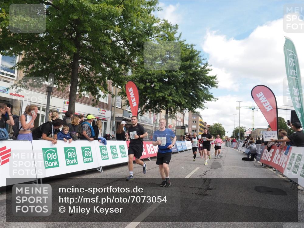 15.09.2024 - PSD Bank Halbmarathon Miley Keyser http://msf.ph/oto/7073054 15.09.2024 12:28:21 Ziel 2322, 2392, 2439, 2441, 3017, 3073, 3121, 3225, 3274, 3327 meine-sportfotos.de