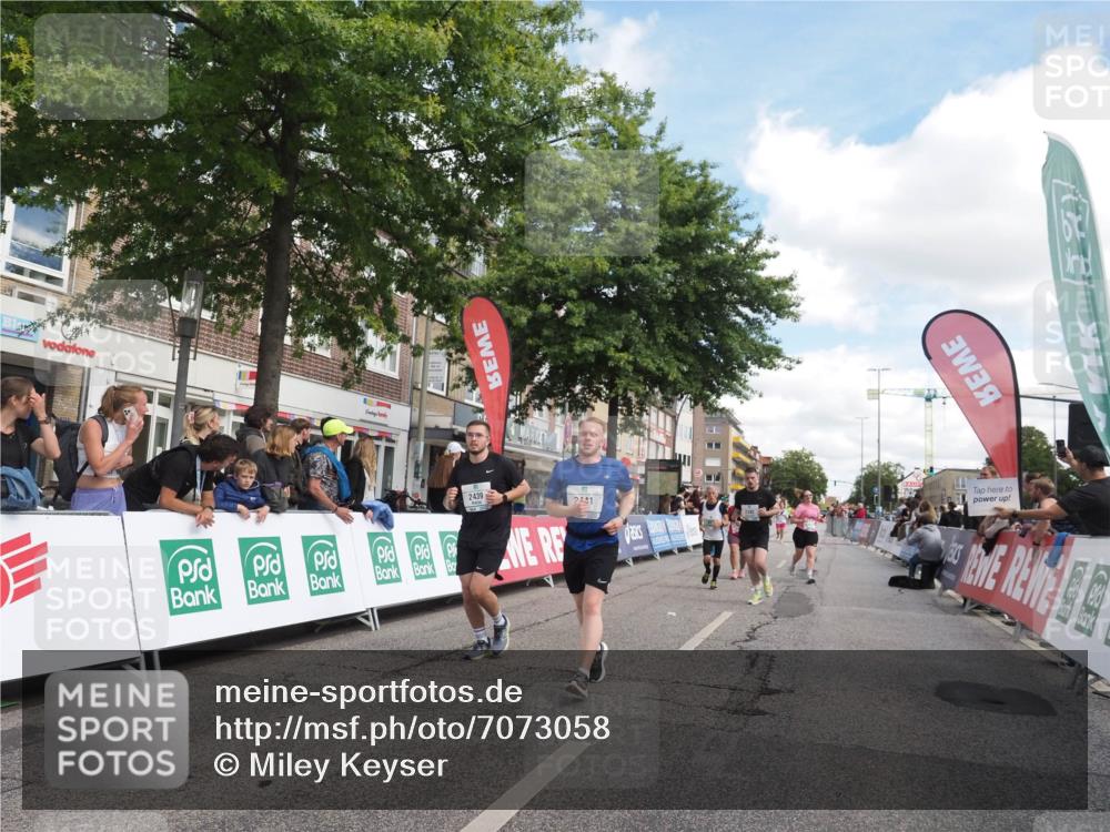 15.09.2024 - PSD Bank Halbmarathon Miley Keyser http://msf.ph/oto/7073058 15.09.2024 12:28:21 Ziel 2322, 2392, 2439, 2441, 3017, 3073, 3121, 3225, 3274, 3327 meine-sportfotos.de