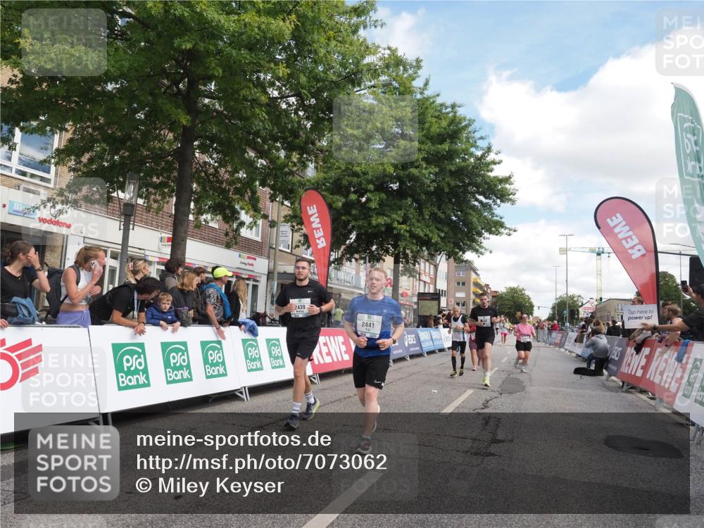 15.09.2024 - PSD Bank Halbmarathon Miley Keyser http://msf.ph/oto/7073062 15.09.2024 12:28:21 Ziel 2322, 2392, 2439, 2441, 3017, 3073, 3121, 3225, 3274, 3327 meine-sportfotos.de
