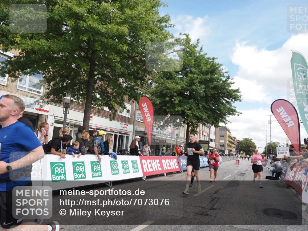 15.09.2024 - PSD Bank Halbmarathon Miley Keyser http://msf.ph/oto/7073076 15.09.2024 12:28:22 Ziel 2322, 2392, 2439, 2441, 3017, 3073, 3121, 3225, 3274, 3327 meine-sportfotos.de