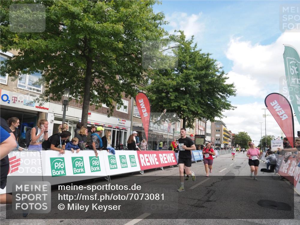 15.09.2024 - PSD Bank Halbmarathon Miley Keyser http://msf.ph/oto/7073081 15.09.2024 12:28:22 Ziel 2322, 2392, 2439, 2441, 3017, 3073, 3121, 3225, 3274, 3327 meine-sportfotos.de
