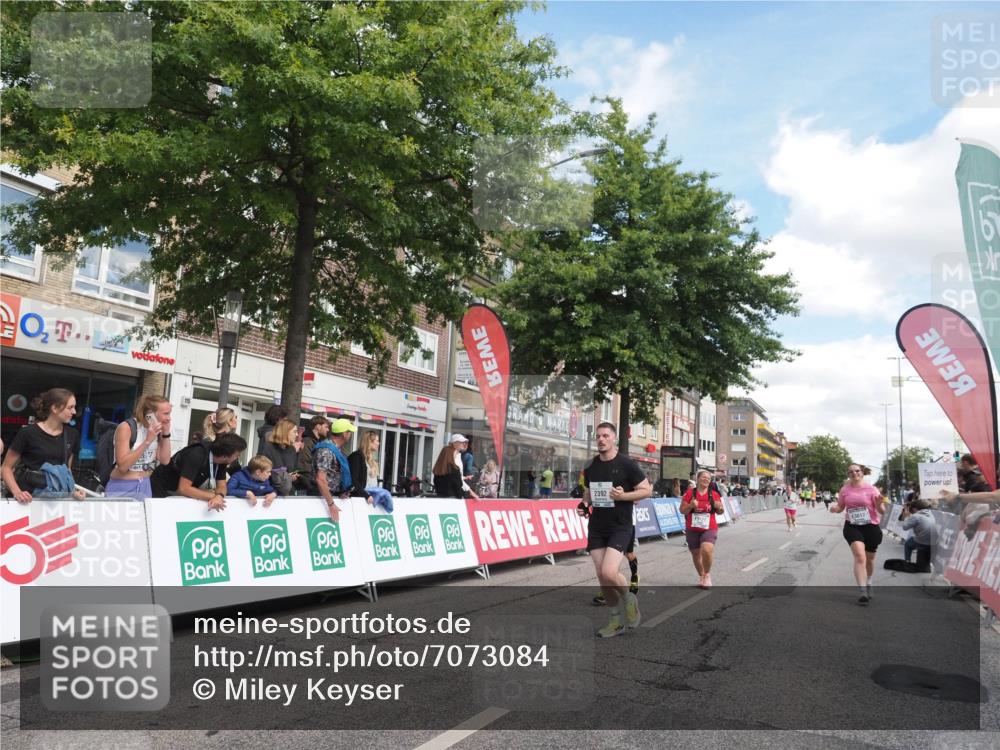 15.09.2024 - PSD Bank Halbmarathon Miley Keyser http://msf.ph/oto/7073084 15.09.2024 12:28:22 Ziel 2322, 2392, 2439, 2441, 3017, 3073, 3121, 3225, 3274, 3327 meine-sportfotos.de