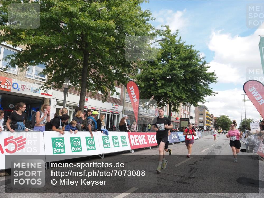 15.09.2024 - PSD Bank Halbmarathon Miley Keyser http://msf.ph/oto/7073088 15.09.2024 12:28:23 Ziel 2392, 2439, 2441, 3017, 3073, 3121, 3225, 3274, 3327 meine-sportfotos.de