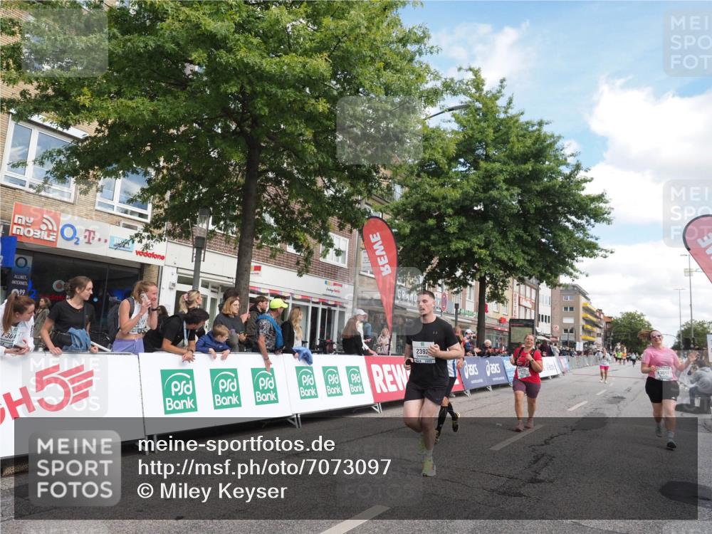15.09.2024 - PSD Bank Halbmarathon Miley Keyser http://msf.ph/oto/7073097 15.09.2024 12:28:23 Ziel 2392, 2439, 2441, 3017, 3073, 3121, 3225, 3274, 3327 meine-sportfotos.de