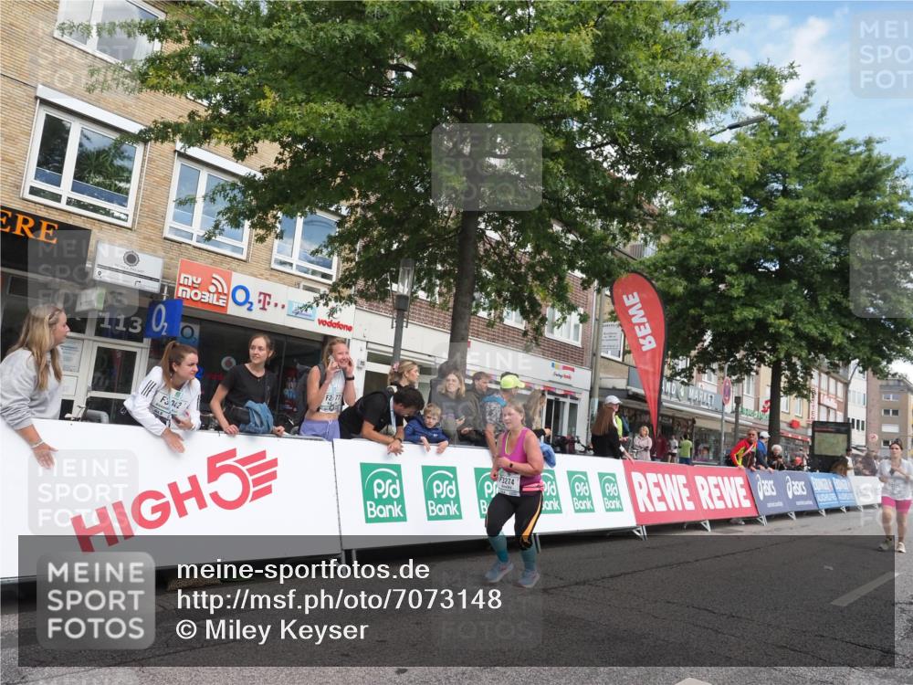 15.09.2024 - PSD Bank Halbmarathon Miley Keyser http://msf.ph/oto/7073148 15.09.2024 12:28:27 Ziel 2392, 2439, 2441, 3017, 3121, 3225, 3274 meine-sportfotos.de