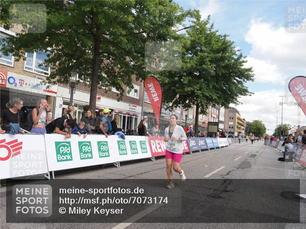 15.09.2024 - PSD Bank Halbmarathon Miley Keyser http://msf.ph/oto/7073174 15.09.2024 12:28:29 Ziel 2392, 2439, 2441, 3017, 3121, 3225, 3274 meine-sportfotos.de