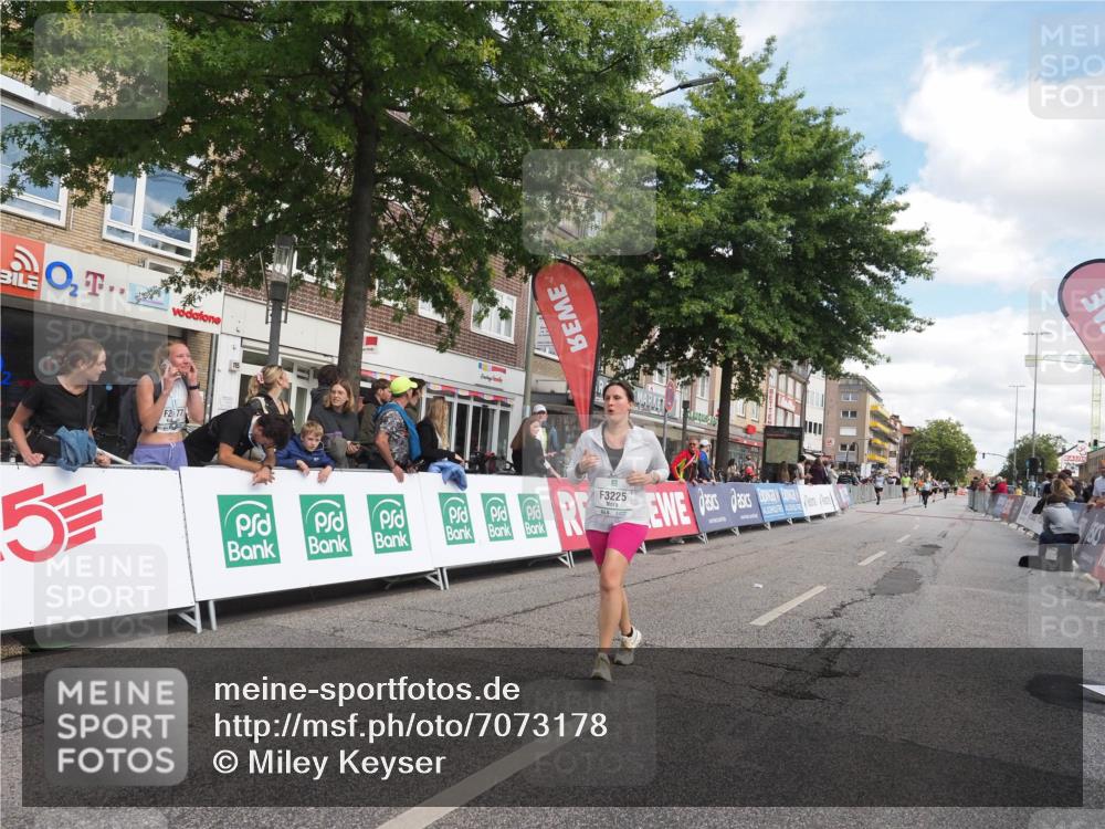 15.09.2024 - PSD Bank Halbmarathon Miley Keyser http://msf.ph/oto/7073178 15.09.2024 12:28:29 Ziel 2392, 2439, 2441, 3017, 3121, 3225, 3274 meine-sportfotos.de