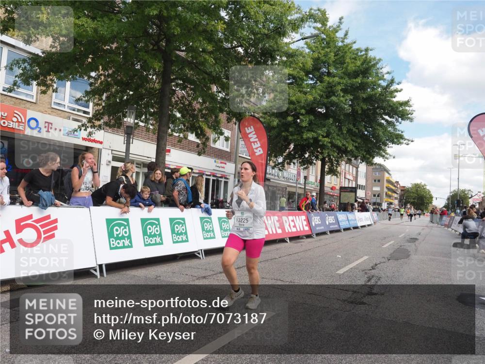 15.09.2024 - PSD Bank Halbmarathon Miley Keyser http://msf.ph/oto/7073187 15.09.2024 12:28:30 Ziel 2392, 2439, 2441, 3017, 3121, 3225, 3274 meine-sportfotos.de