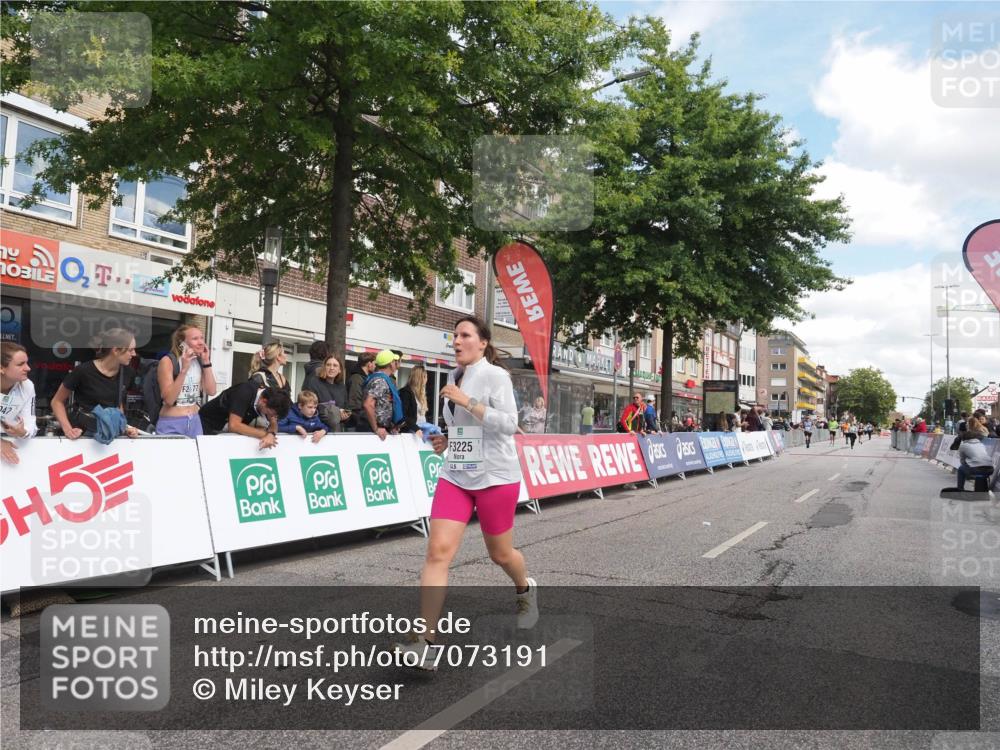 15.09.2024 - PSD Bank Halbmarathon Miley Keyser http://msf.ph/oto/7073191 15.09.2024 12:28:30 Ziel 2392, 2439, 2441, 3017, 3121, 3225, 3274 meine-sportfotos.de