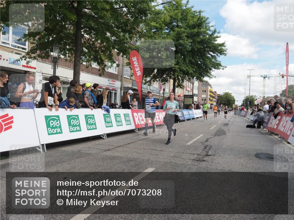 15.09.2024 - PSD Bank Halbmarathon Miley Keyser http://msf.ph/oto/7073208 15.09.2024 12:28:43 Ziel 2108, 2458, 2715, 3274, 3442 meine-sportfotos.de