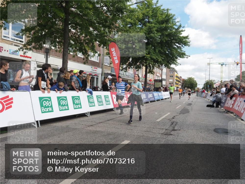 15.09.2024 - PSD Bank Halbmarathon Miley Keyser http://msf.ph/oto/7073216 15.09.2024 12:28:43 Ziel 2108, 2458, 2715, 3274, 3442 meine-sportfotos.de