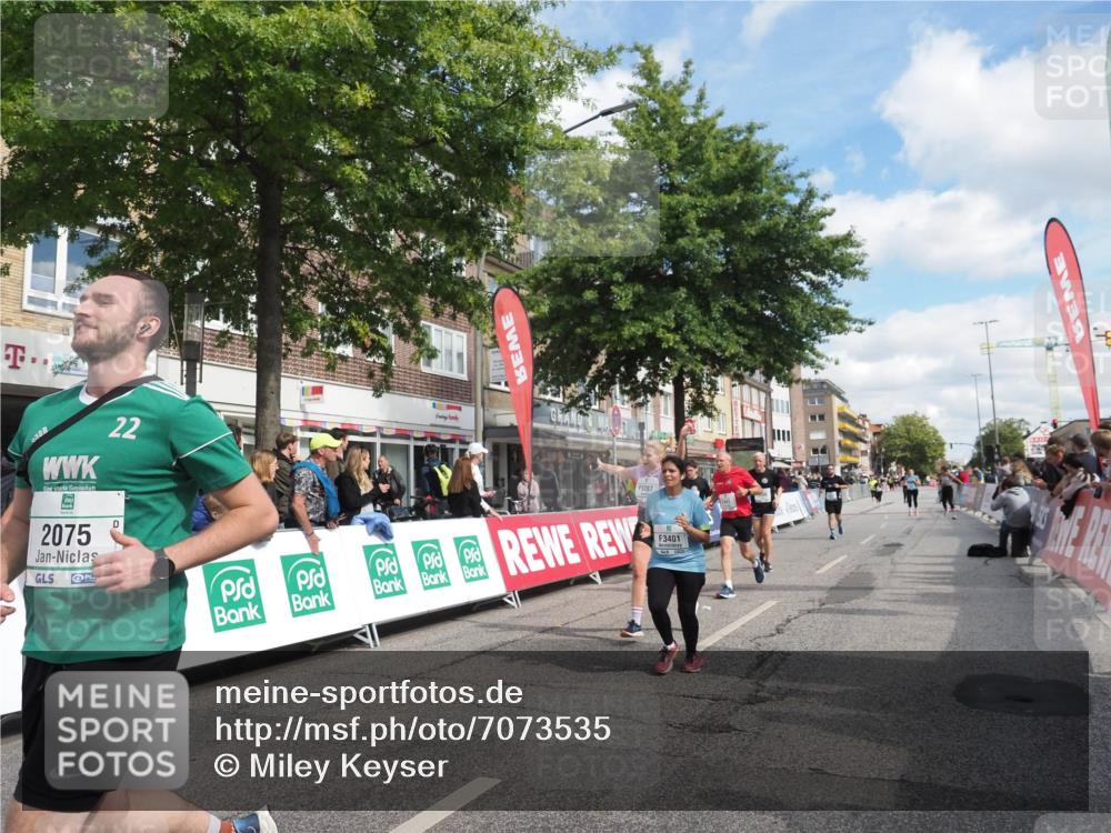 15.09.2024 - PSD Bank Halbmarathon Miley Keyser http://msf.ph/oto/7073535 15.09.2024 12:29:08 Ziel 2073, 2075, 2076, 2089, 2288, 2362, 2451, 3057, 3247, 3255, 3266, 3287, 3325, 3401, 3491 meine-sportfotos.de