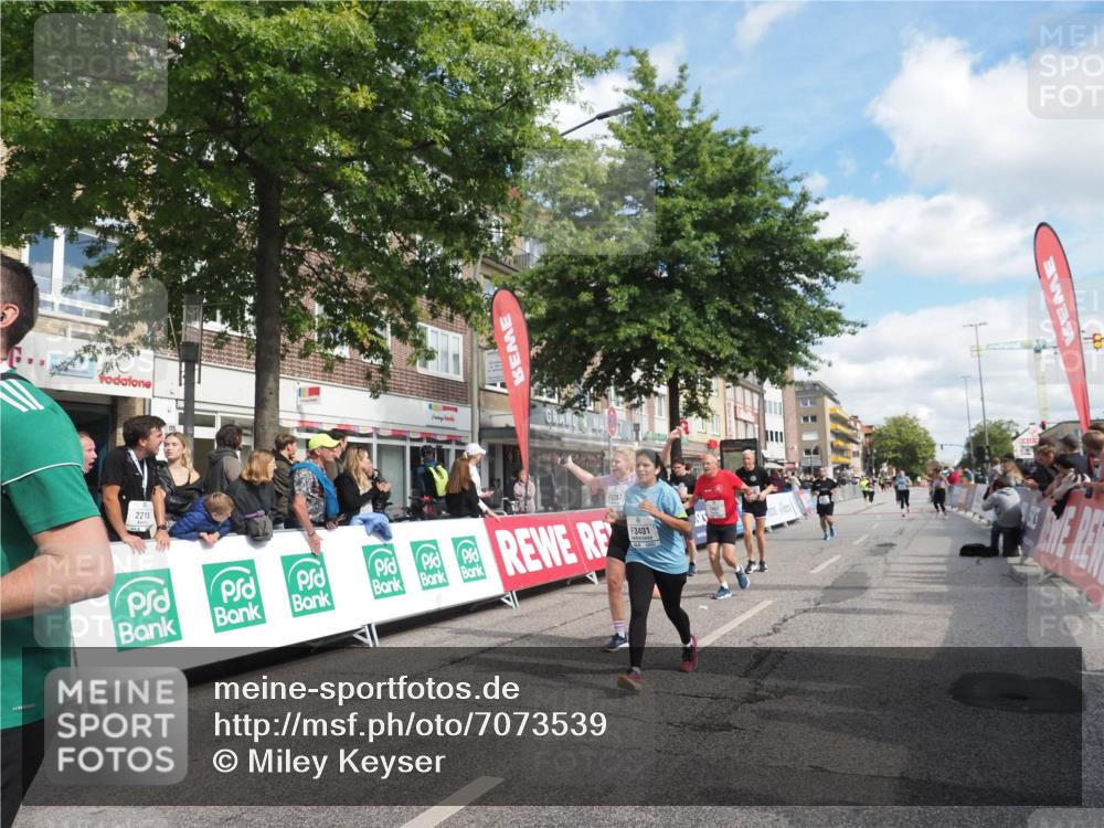 15.09.2024 - PSD Bank Halbmarathon Miley Keyser http://msf.ph/oto/7073539 15.09.2024 12:29:08 Ziel 2073, 2075, 2076, 2089, 2288, 2362, 2451, 3057, 3247, 3255, 3266, 3287, 3325, 3401, 3491 meine-sportfotos.de