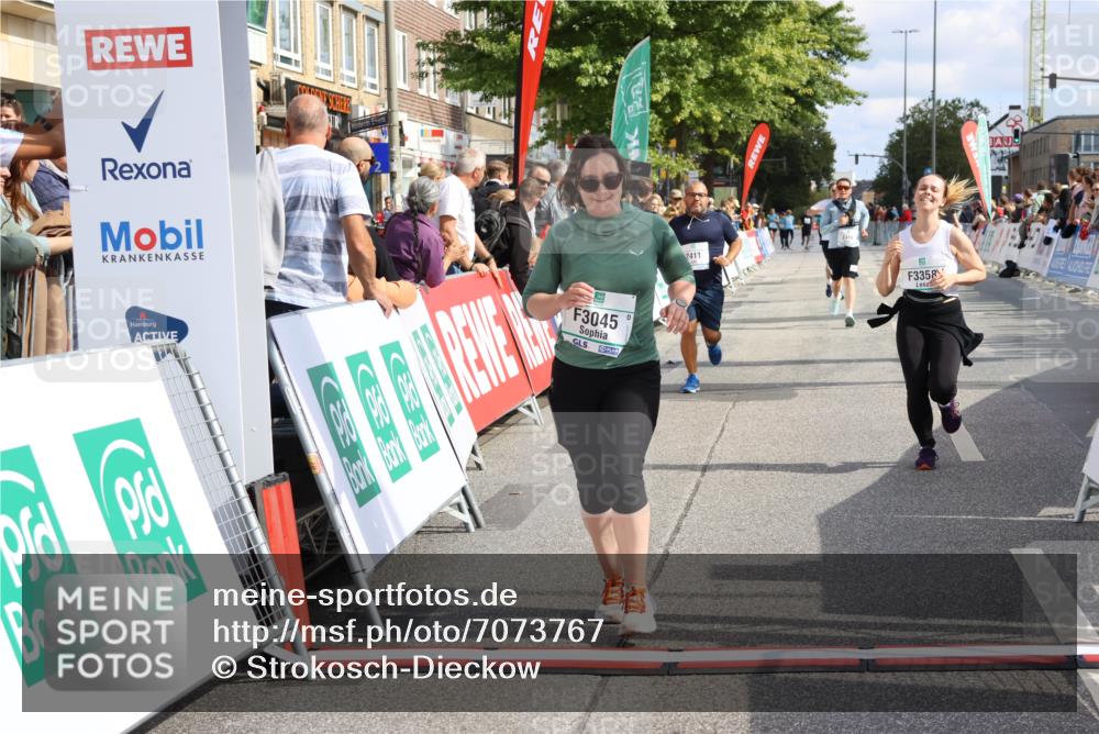15.09.2024 - PSD Bank Halbmarathon Strokosch-Dieckow http://msf.ph/oto/7073767 15.09.2024 12:32:58 Ziel 2411, 2414, 3045, 3358, 3368 meine-sportfotos.de