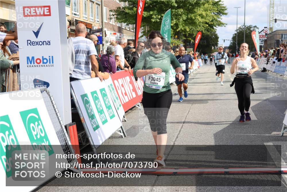 15.09.2024 - PSD Bank Halbmarathon Strokosch-Dieckow http://msf.ph/oto/7073790 15.09.2024 12:32:58 Ziel 2411, 2414, 3045, 3358, 3368 meine-sportfotos.de