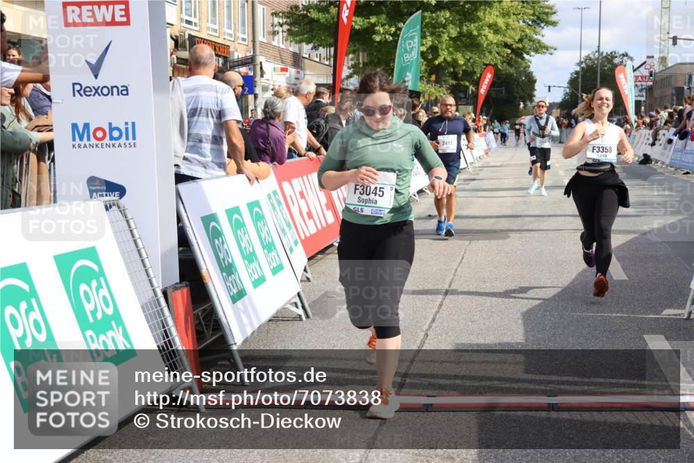 15.09.2024 - PSD Bank Halbmarathon Strokosch-Dieckow http://msf.ph/oto/7073838 15.09.2024 12:32:58 Ziel 2411, 2414, 3045, 3358, 3368 meine-sportfotos.de