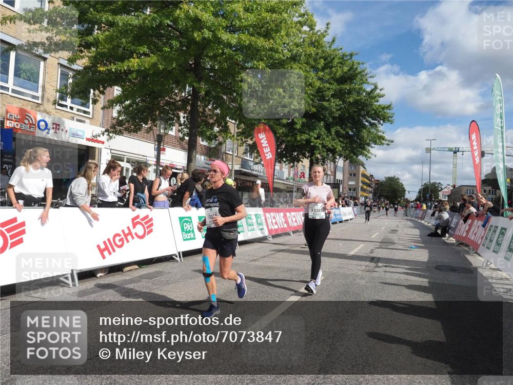 15.09.2024 - PSD Bank Halbmarathon Miley Keyser http://msf.ph/oto/7073847 15.09.2024 12:29:43 Ziel 2093, 3055, 3091, 3334, 3385 meine-sportfotos.de