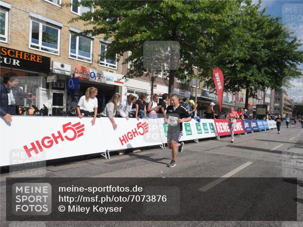 15.09.2024 - PSD Bank Halbmarathon Miley Keyser http://msf.ph/oto/7073876 15.09.2024 12:29:45 Ziel 2093, 3055, 3091, 3334, 3385 meine-sportfotos.de