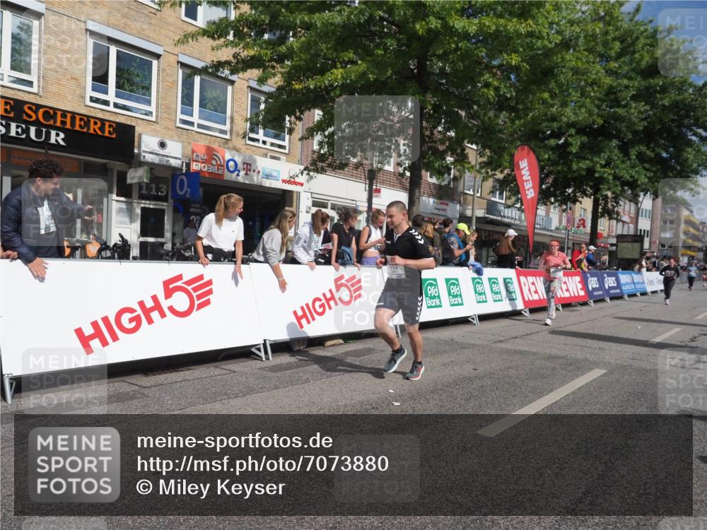 15.09.2024 - PSD Bank Halbmarathon Miley Keyser http://msf.ph/oto/7073880 15.09.2024 12:29:45 Ziel 2093, 3055, 3091, 3334, 3385 meine-sportfotos.de
