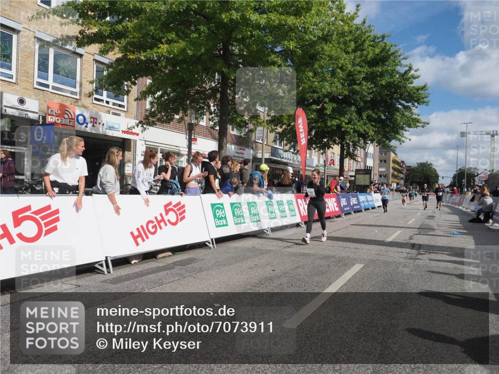 15.09.2024 - PSD Bank Halbmarathon Miley Keyser http://msf.ph/oto/7073911 15.09.2024 12:29:50 Ziel 2093, 3055, 3091, 3270, 3334, 3362, 3385 meine-sportfotos.de