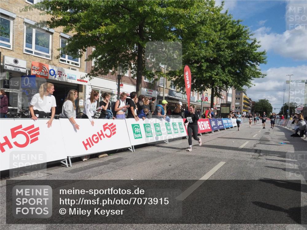 15.09.2024 - PSD Bank Halbmarathon Miley Keyser http://msf.ph/oto/7073915 15.09.2024 12:29:50 Ziel 2093, 3055, 3091, 3270, 3334, 3362, 3385 meine-sportfotos.de