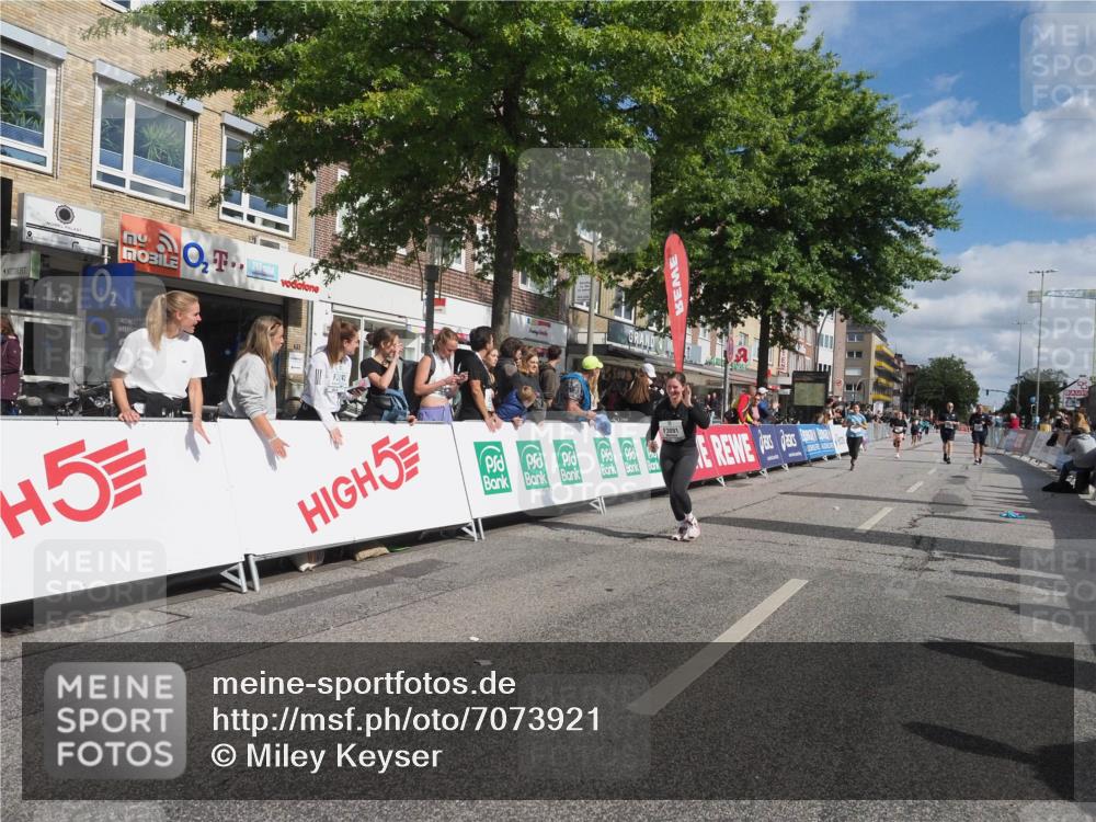 15.09.2024 - PSD Bank Halbmarathon Miley Keyser http://msf.ph/oto/7073921 15.09.2024 12:29:50 Ziel 2093, 3055, 3091, 3270, 3334, 3362, 3385 meine-sportfotos.de