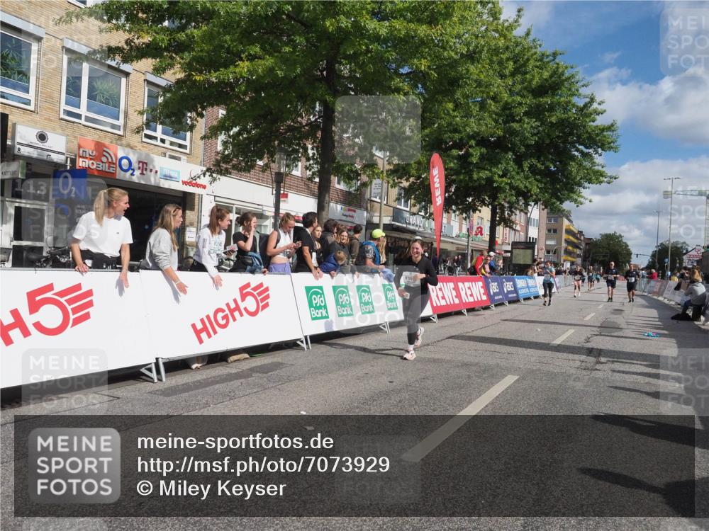 15.09.2024 - PSD Bank Halbmarathon Miley Keyser http://msf.ph/oto/7073929 15.09.2024 12:29:50 Ziel 2093, 3055, 3091, 3270, 3334, 3362, 3385 meine-sportfotos.de