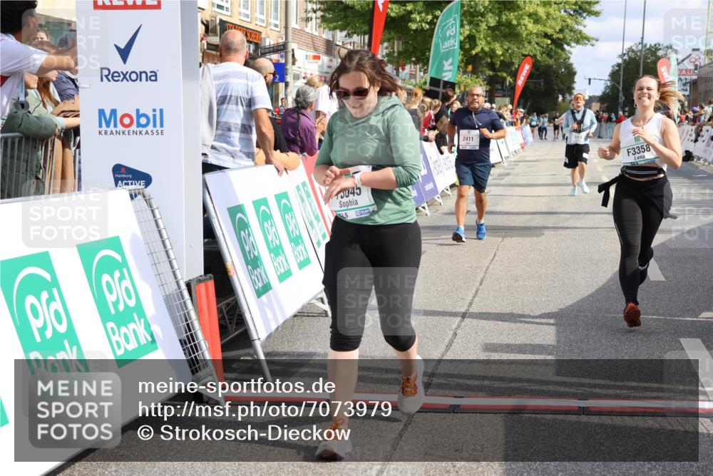 15.09.2024 - PSD Bank Halbmarathon Strokosch-Dieckow http://msf.ph/oto/7073979 15.09.2024 12:32:59 Ziel 2411, 2414, 3045, 3358, 3368 meine-sportfotos.de