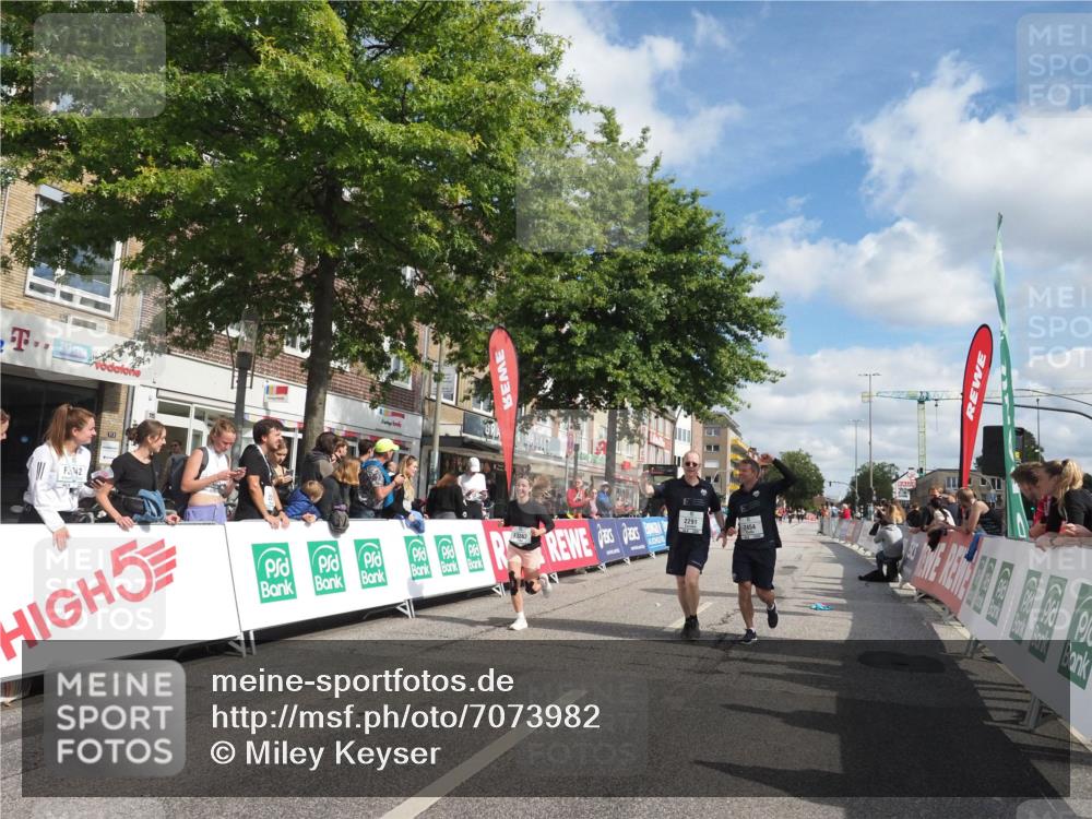 15.09.2024 - PSD Bank Halbmarathon Miley Keyser http://msf.ph/oto/7073982 15.09.2024 12:29:57 Ziel 2291, 2454, 3091, 3270, 3334, 3362, 3385 meine-sportfotos.de