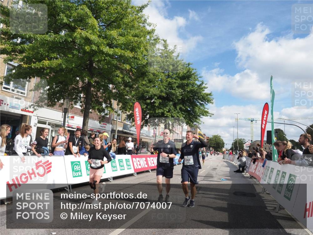 15.09.2024 - PSD Bank Halbmarathon Miley Keyser http://msf.ph/oto/7074007 15.09.2024 12:29:58 Ziel 2291, 2454, 3091, 3270, 3334, 3362, 3385 meine-sportfotos.de