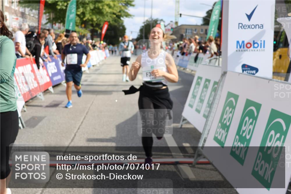 15.09.2024 - PSD Bank Halbmarathon Strokosch-Dieckow http://msf.ph/oto/7074017 15.09.2024 12:33:00 Ziel 2411, 2414, 3045, 3358, 3368 meine-sportfotos.de