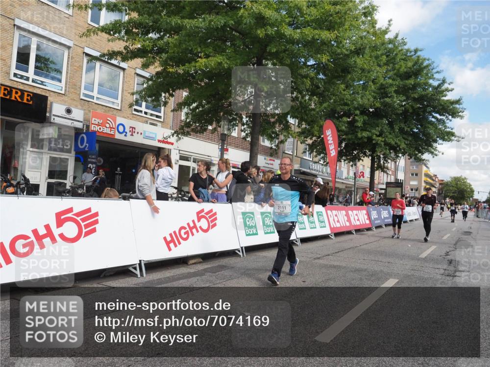 15.09.2024 - PSD Bank Halbmarathon Miley Keyser http://msf.ph/oto/7074169 15.09.2024 12:30:22 Ziel 1390, 2111, 2251, 2299, 2889, 3206, 3276, 3349 meine-sportfotos.de