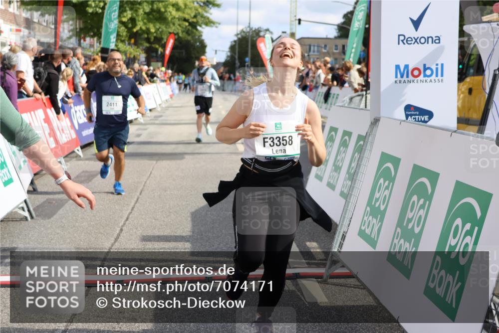15.09.2024 - PSD Bank Halbmarathon Strokosch-Dieckow http://msf.ph/oto/7074171 15.09.2024 12:33:00 Ziel 2411, 2414, 3045, 3358, 3368 meine-sportfotos.de