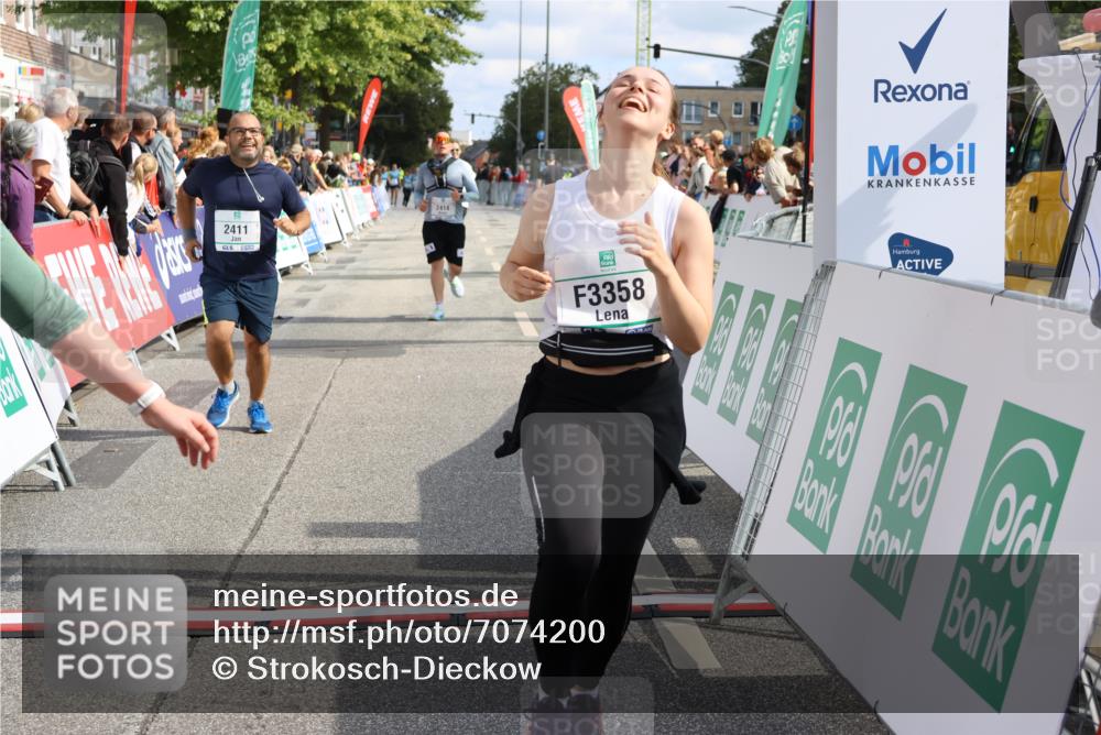 15.09.2024 - PSD Bank Halbmarathon Strokosch-Dieckow http://msf.ph/oto/7074200 15.09.2024 12:33:00 Ziel 2411, 2414, 3045, 3358, 3368 meine-sportfotos.de