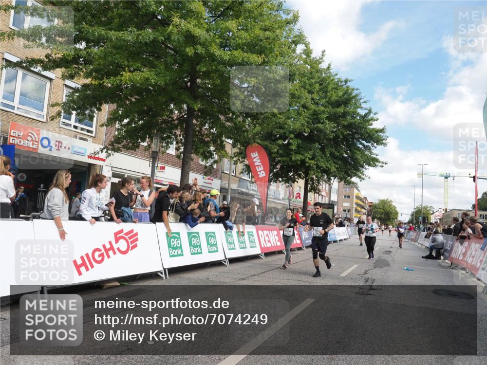 15.09.2024 - PSD Bank Halbmarathon Miley Keyser http://msf.ph/oto/7074249 15.09.2024 12:30:29 Ziel 2111, 2251, 2299, 2447, 3206, 3261, 3276, 3346, 3349 meine-sportfotos.de