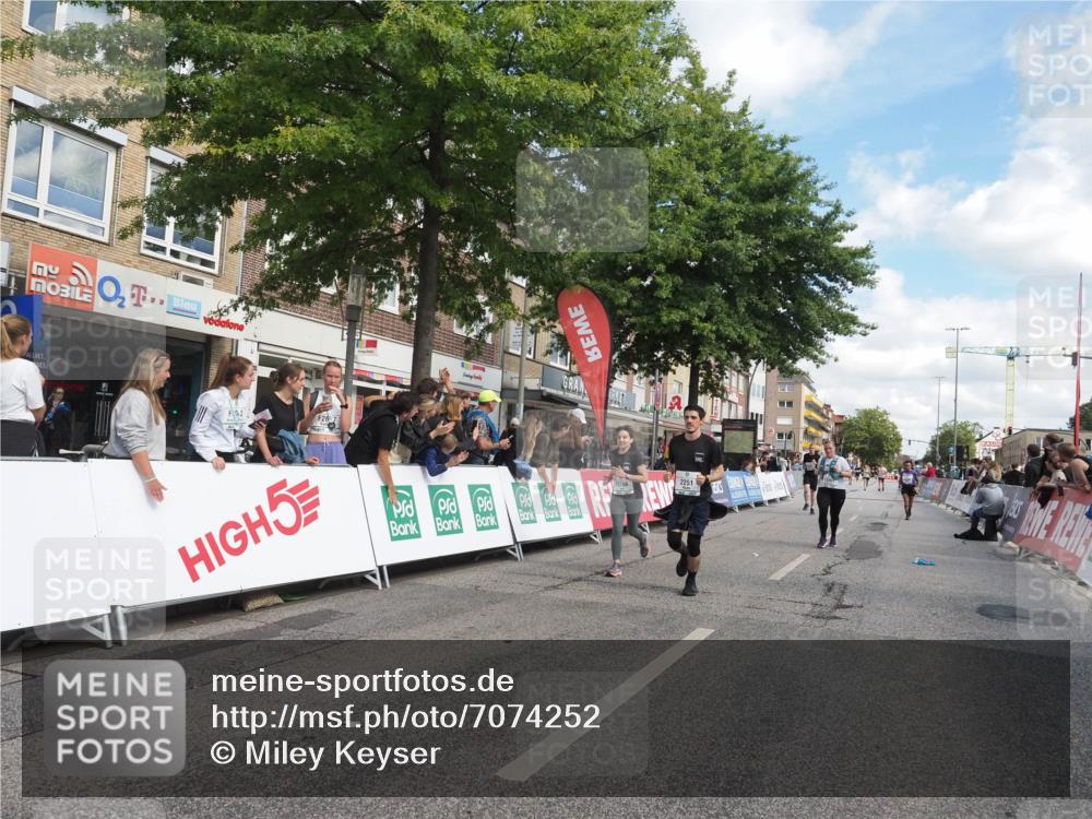 15.09.2024 - PSD Bank Halbmarathon Miley Keyser http://msf.ph/oto/7074252 15.09.2024 12:30:29 Ziel 2111, 2251, 2299, 2447, 3206, 3261, 3276, 3346, 3349 meine-sportfotos.de