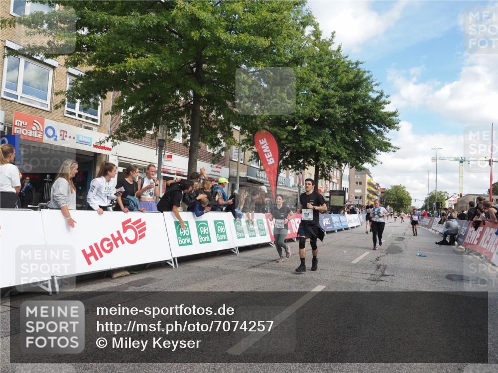 15.09.2024 - PSD Bank Halbmarathon Miley Keyser http://msf.ph/oto/7074257 15.09.2024 12:30:30 Ziel 2111, 2251, 2299, 2447, 3206, 3261, 3276, 3346 meine-sportfotos.de