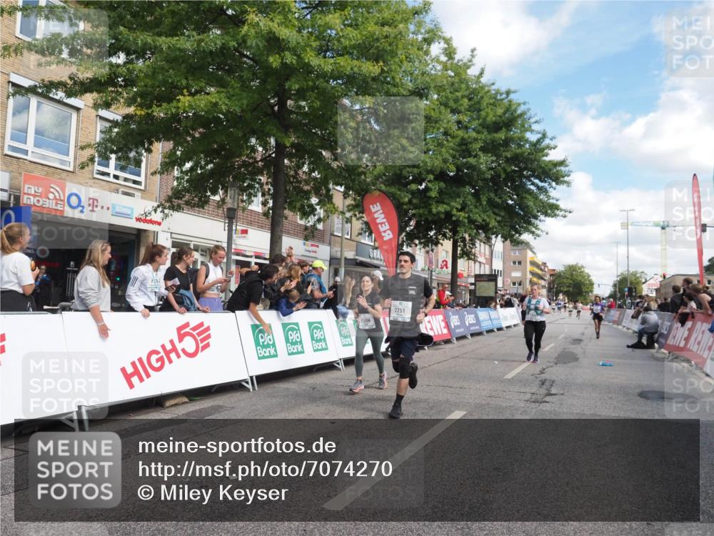 15.09.2024 - PSD Bank Halbmarathon Miley Keyser http://msf.ph/oto/7074270 15.09.2024 12:30:30 Ziel 2111, 2251, 2299, 2447, 3206, 3261, 3276, 3346 meine-sportfotos.de