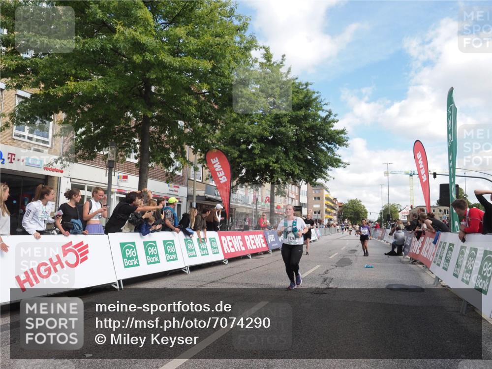 15.09.2024 - PSD Bank Halbmarathon Miley Keyser http://msf.ph/oto/7074290 15.09.2024 12:30:32 Ziel 2111, 2251, 2299, 2447, 3206, 3261, 3276, 3346 meine-sportfotos.de