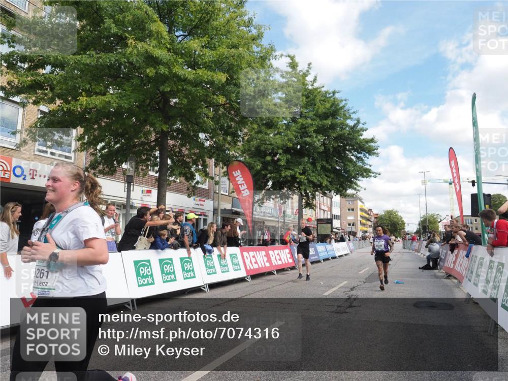 15.09.2024 - PSD Bank Halbmarathon Miley Keyser http://msf.ph/oto/7074316 15.09.2024 12:30:33 Ziel 2111, 2251, 2299, 2447, 3206, 3261, 3276, 3346 meine-sportfotos.de