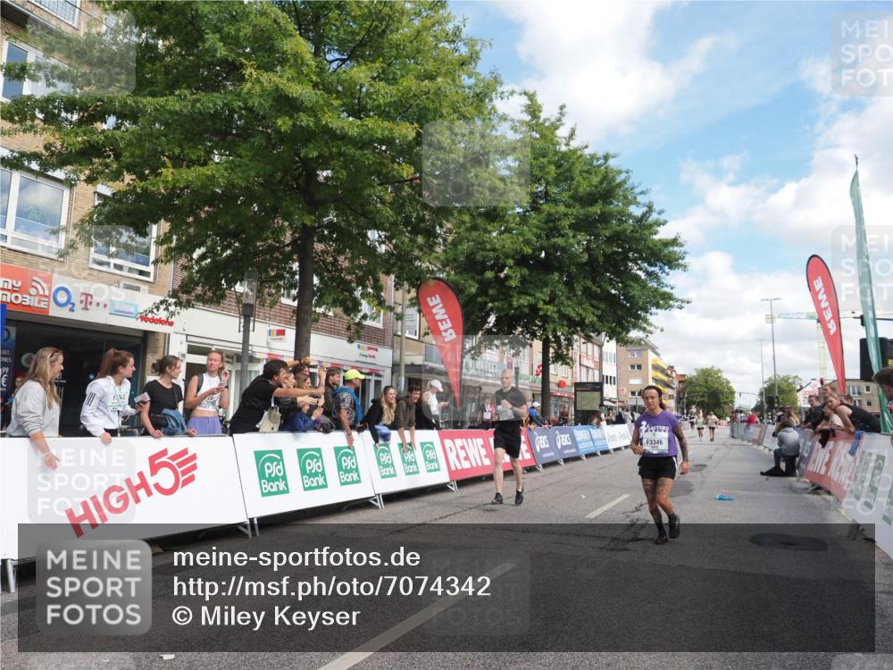 15.09.2024 - PSD Bank Halbmarathon Miley Keyser http://msf.ph/oto/7074342 15.09.2024 12:30:34 Ziel 2111, 2251, 2299, 2447, 3206, 3261, 3276, 3346 meine-sportfotos.de
