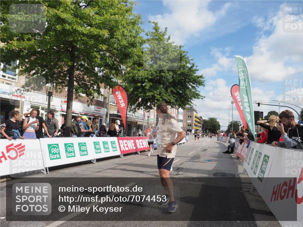 15.09.2024 - PSD Bank Halbmarathon Miley Keyser http://msf.ph/oto/7074453 15.09.2024 12:30:47 Ziel 2152, 2347, 2447, 3134, 3346, 3352 meine-sportfotos.de