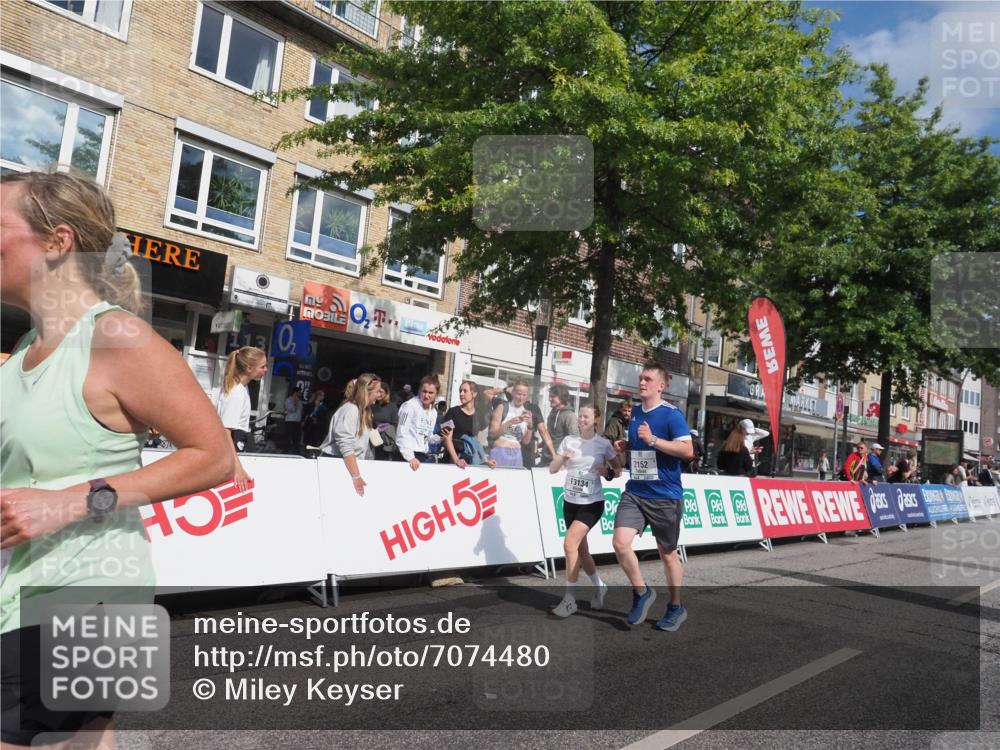 15.09.2024 - PSD Bank Halbmarathon Miley Keyser http://msf.ph/oto/7074480 15.09.2024 12:30:50 Ziel 2152, 2261, 2347, 2447, 3134, 3312, 3352 meine-sportfotos.de